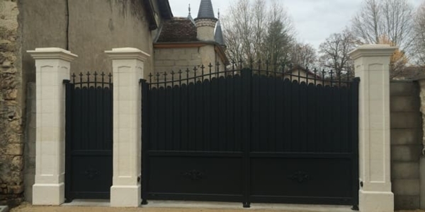 Pose d'un portail battant traditionnel en aluminium La Tour Du Pin
